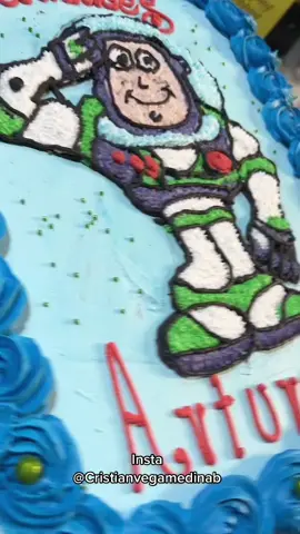 Así quedó el pastel marmoleado. #pastel #Chilpancingo #pasteleriaVEGA #pastelescreativos #pastelesdecorados #pastelgoth