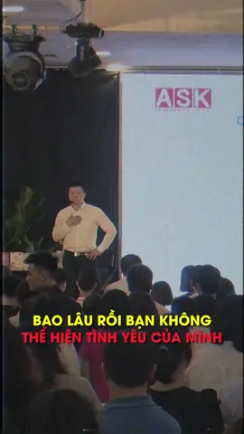 Bao Lâu Rồi Bạn Không Ôm Bố Mẹ Của Mình? #LearnOnTikTok #education #phamngocanh #mrwhy #wakeupvn #dalali #vuamarketingdukich