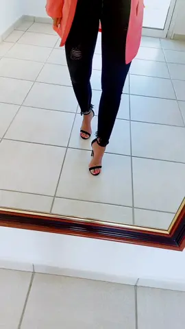 Trabajando un poquito …😍#alicante #work #mujerempoderada #sexy #Fitness #mujersexy #rubia #españa #chalet #vivirenespaña