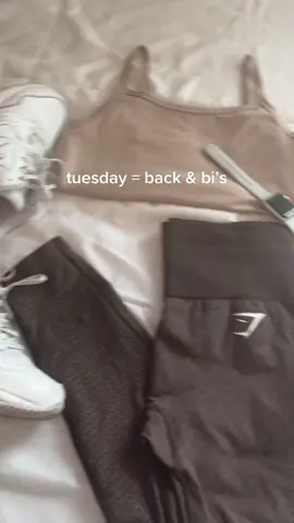 who else hits back & bi’s on tuesday’s ?  #GymTok #gymgirls #gymfit #fyp #workout