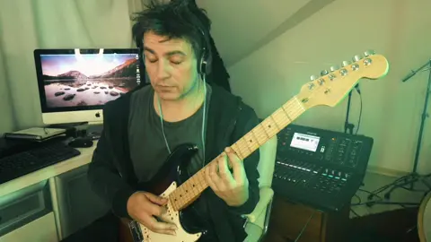 Quando a banda não aparece é sobra apenas o cara que gosta de Memes       #fabiolima    #musicasdosmemes       #onemanband