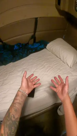 when you get paid to sleep 👏🏻👏🏻 #foryoupage #viral #trending #waitforit #bigrig #18wheeler #trucker #truckerlife #share #foryou