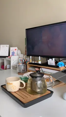 Tuesday #teatime with a sample blend from @Dryad Tea 🫖💖! #minivlog #dailyvlog #morningroutine #wfh #wfhmorningroutine #socialmediamarketing #desksetup #drstrange
