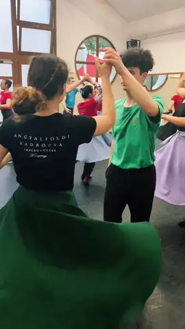 Valami készül! #ntgn #neptanc #hungarianfolkdance #dance #fyp #nekedbe #foryoupage #follow #EduTok #likе #mediakepzes #tiktok #reporterlife