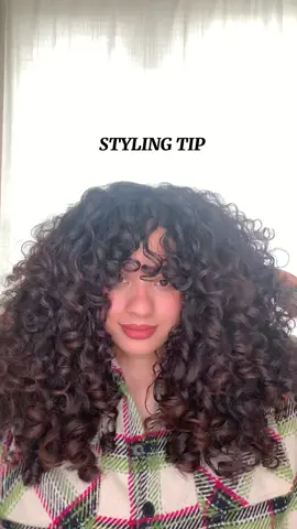 Alligator clips are the best. You can use them so many different ways 💝 do you like alligator clips too? #curlyhairtips #curlyhairroutine #curlyhairproblems #hairtok #curltok #curlcheck