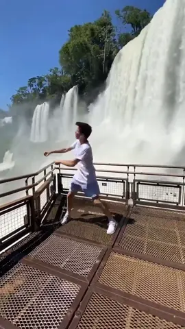 🌊CURAME🌊 @rauwalejandro  #dancer #viralvideo #parati #viral #argentina #dancing #cataratas #misiones #misionesargentina #cataratasdeliguazu #rauwalejandro