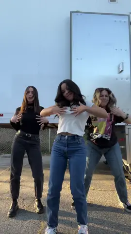 thursday night mooood brought to you by @Nicole del rio @Hairbybethy 🫶🏼💗   #SelfCare #unboxing #FindYourEdge