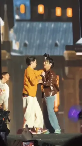 Que bonitos se ven bailando juntos ♡ #taekook #taehyung #jungkook #taekookedit #edit #fyp #parati #viral #bonitos #cute #taekookmispapis