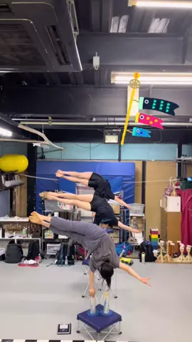 遅ればせながら。、🎏✨出張鯉のぼり致します😉#acrojapan #npo法人acro #倒立 #handbalance #handbalancer #handstand#handbalancing #gymnastics #鯉のぼり #鯉のぼりチャレンジ