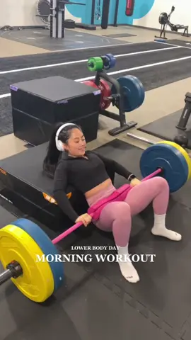 ITS FRIDAY WHICH MEANS BOOTAY DAY!! Here is a reminder to be your own hype queen. Feels good to be confident & also get out of my comfort zone by meeting new people in the gym #fyp #Fitness #yeg #edmonton #workout