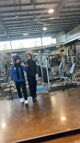 can’t take her anywhere smh my head #fyp #LENOVOJUSTBEYOU #foryou #islam #muslimah #hijabi #hijabitok #GymTok #hijabigym #muslimtok #Vlog
