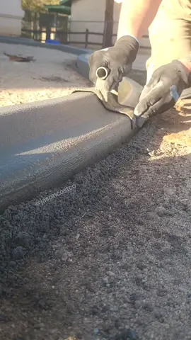 Mower style curb flower bed.  #asmr #oddlysatisfying #concretecurb #landscapecurb #cement #bed