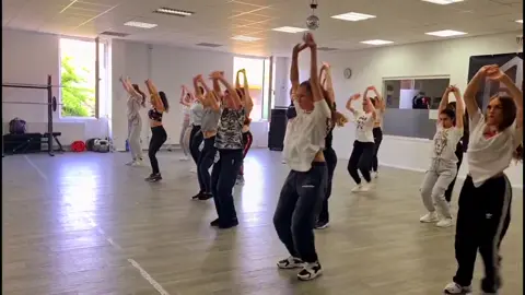 #female @ie_danceschool #dance #dancers #foryou #foryoupage #viral #dancing #danceschool #tanzen #dancechallenge #trend #fyp #salach #göppingen #stuttgart #germany