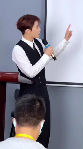 新來了一位男同學… 他可真厲害 #igaustin_soso