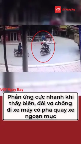 Pha quay xe ngoạn mục né va chạm trong tích tắc #tiktoknews #vnnnnews #vnnn #onhaxemtin #doisong #foryou