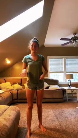 haven’t mastered the quick change yet but it’s PROM day !!!!!💖