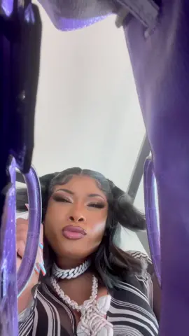 What I keep in my bag to stay ready for #HOTGIRLSUMMER