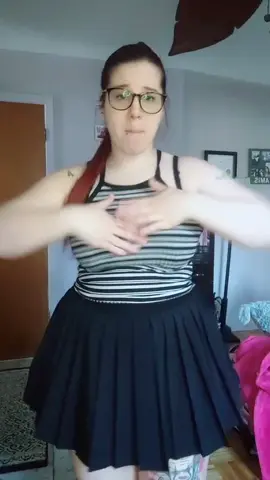 On aime danser ici 💃🏻#redhair #inkgirl #quebec