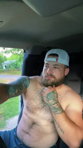 I know you see the farmers tan 😂 #LENOVOJUSTBEYOU #FindYourEdge #fyp #dadbod #foryou