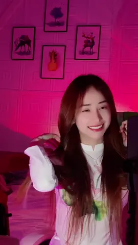 Em thử mặc áo dài. Xem có Thuỳ mị được xíu nào hay không #xuhuong