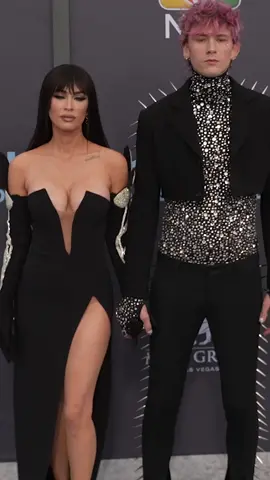 #MeganFox and #MachineGunKelly take the Billboard Music Awards #RedCarpet🔥#BBMAs [📷 Getty Images]