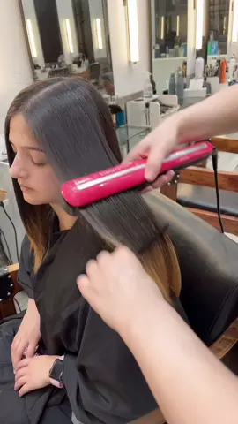 Are you a big fan of Keratin treatment 😍 #gatsbystudiosalon #hairservice #torontohairstylist #torontohairsalon #haircare #hairideas #torontohairsalon #bayalage #keratintreatment #fashion #beauty