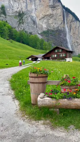 House with a view in Lauterbrunnen 🇨🇭 #foyou #switzerland #lauterbrunnen