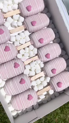 Vanilla cakesicles 😋 #dippeddelightsss #cakesicles #cakepops #SmallBusiness #fyp #foryou #foryourpage