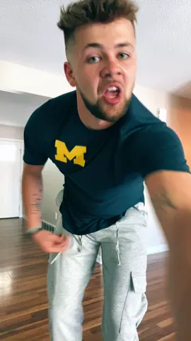 Guess who I get to see tomorrow! ❤️😩 @kenz.holton