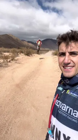 Would you even stay that close 😳 ??Kevin and Luciano Benavides doing brothers things..💨🥵 #RedBull #redbullmotorsports #ktm #mx #desert #dunes #dakar