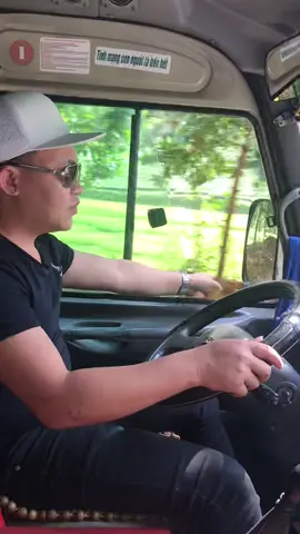 Lên xe đi về Phú Thọ với anh đi