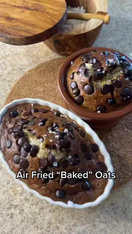 Is it breakfast or is it dessert?? #baking #cooking #Recipe #bakedoats #airfriedoats #chocolatechips #fyp #healthyrecipes #breakfast