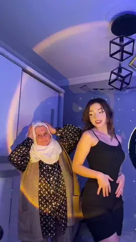 Babaannemde beni kendine benzetmeye çalışıyor 😝