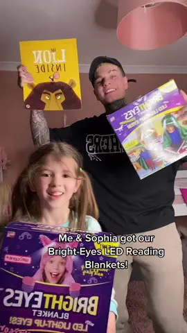 Sophia and I are loving our Bright Eyes LED light up blankets at storytime! 🦖🦄 Link in bio! #SmythsToys @Smyths Toys Superstores  #BrightEyes