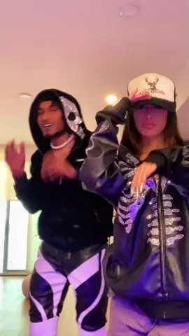 Had to get twin a ☠️ jacketttt @laurenkettering<3|##foryou##phantomx##cf🏭��##🐬gang🖤##Trending##LA##Hollywood
