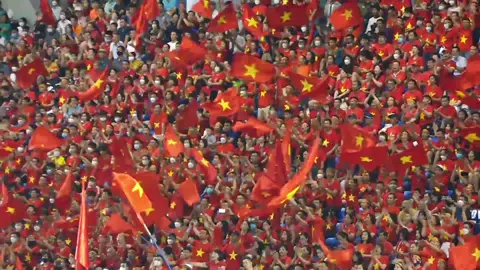 Choáng ngợp trước khán đài rực lửa, rợp sắc cờ đỏ sao vàng chưa từng thấy ở trận bóng đá nữ. #bongda #seagames31 #seagames31xuhuong #thethaomoingay #SEAGames31 #thethaovietnam