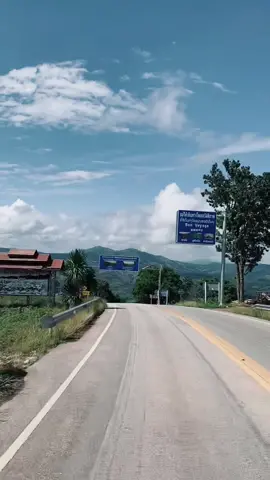 เป็นภูเขาที่สวยเหมือนภาพวาด🛣🏔🍃            หน้าฝนคงจะเขียวสวยกว่านี้ #ไว้เจอกันใหม่ #แบกเป้เที่ยว  #ถนนลอยฟ้าภูหลวง