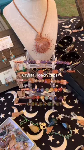 I regret not getting the one with green hearts #crystals #roachclip #crystaltok #obsessed #crystalroachclip #fyp #foryou