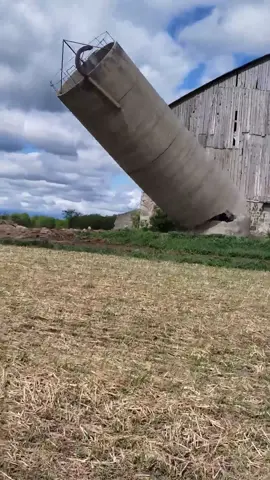 A friend of mine had to demolish their silo, so here ya go 😳 #fortheboys #foryou #primepaintingcharlotte