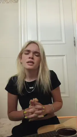 wanted to play the guitar but i guess this will do 🤷‍♀️🤷‍♀️ #somebodytolove #queen