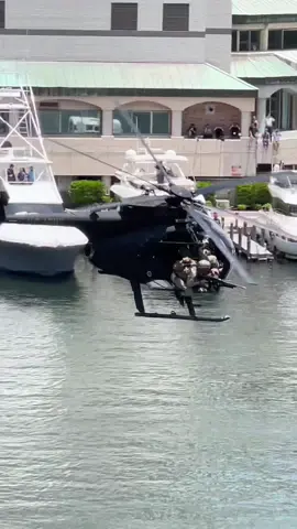 The flight crew looked like they were enjoying this as much as we were. #army #military #aviation #blackhawk