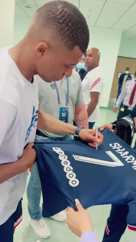 thank you @psg for the shirt & #mbappe for signing it 🫶🏽⚽️ #visitqatar #football #pourtoi