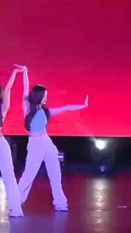 i just love when she's dancing 🔥😭 but I can't help to look at her feet tho, she just recovered from her injury who knows if she's 100% fine right? #nmixx #haewon #ohhaewon #nmixxhaewon #haewonnmixx #kconusa #nmixx_kcon22 #kconchicago #fyp #foryou #kpopfyp #kpop #fypシ