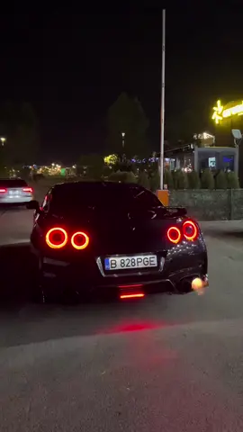 1800HP. #nissan #gtr #godzilla #supercar #cartiktok #tiktokromania #romania #flamethrower #exhaustgang @exhaustgang