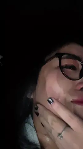 Gatau lagi skrg org seenak nya banget marahin anak orang. Kaget, nangis, kejerrr, sampe trauma bgt di mobil😖😭 Pdhl bapak nya bawa anak cewek juga sekitar umur 6th. Apa ga bayangin kalo anak perempuan nya diperlakukan kyk gini sm orang lain