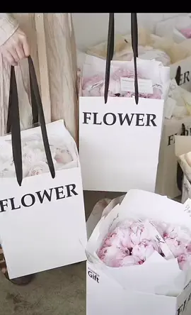 Flower Bouquet Bag Wrapping Box Gift Paper Bagfor onlysmall   : 80Php (25 x 25 x 34 cm)bigger : 95Php (32 x 32 x 40 cm)available color: picture shown above (white only)* please note!! we sell box only, flowers not included#wrappers #bouquet #paper #box #floralbox #flowerbag #paperbag