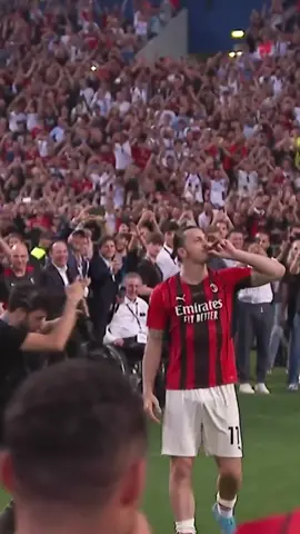 Selebrasi Zlatan Ibrahimovic saat AC Milan juara, LIKE A BOSS 😎 🎥(IG: thatseriea) #SerieA #ACMilan