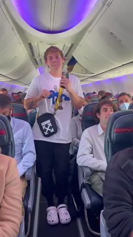 I did this on your plane what you bouta do 😅😂 #viral #fyp #dance