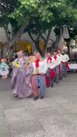 El Caballito #caballito #jalisco #dancer #danzaregionalmexicana #danzafolkloricamexicana #danzafolklorica #danzaregional #jaliscoesmexico #balletfolklorico #folkloremexicano #guadalajara #plazafundadores #bailarines #vivamexico #culturamexicana