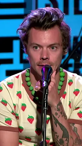 #HarryStyles shares the great advice he got from a friend on how to stay level-headed in show business. #SternShow #HarrysHouse